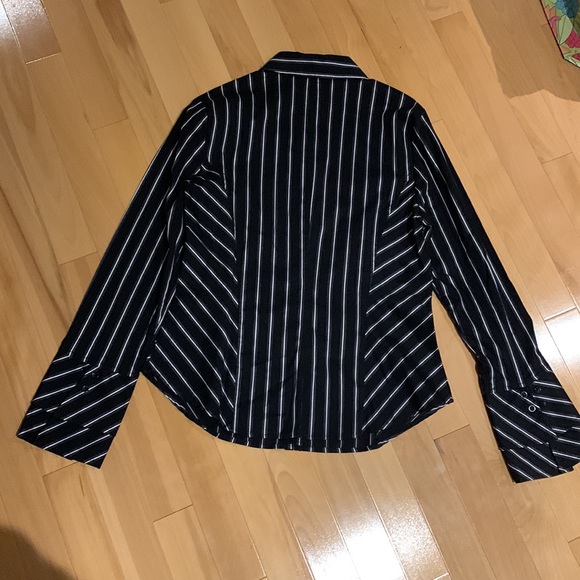 VEUC/like new Ricki’s Button Up Blouse-Black with Grey & Silver Stripes- size 10 - Picture 11 of 16